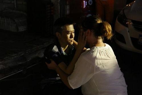 老公睡觉偷情av,老公深夜偷情AV，家庭危机一触即发