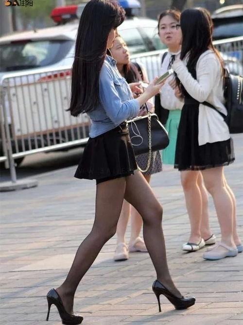 偷拍丝袜高跟少妇,偷拍丝袜高跟少妇的私密瞬间