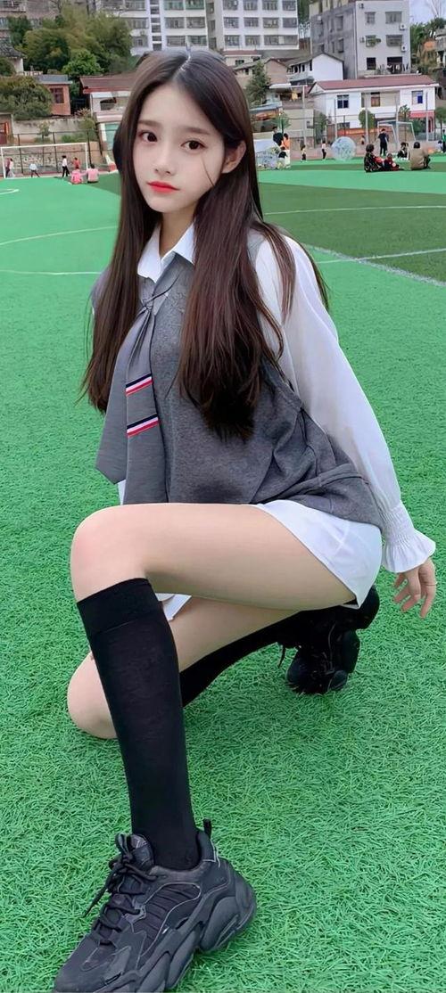 一个顶三工作室脱丝袜,揭秘脱丝袜的时尚魅力与创意灵感