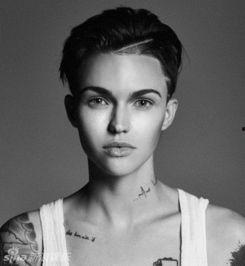 帅气的拉拉明星,帅气拉拉明星的动感风采