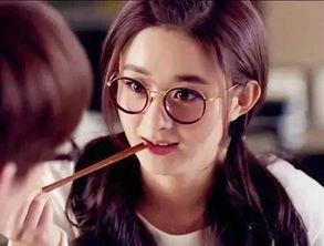 带眼镜美女明星,揭秘带眼镜美女明星的独特魅力