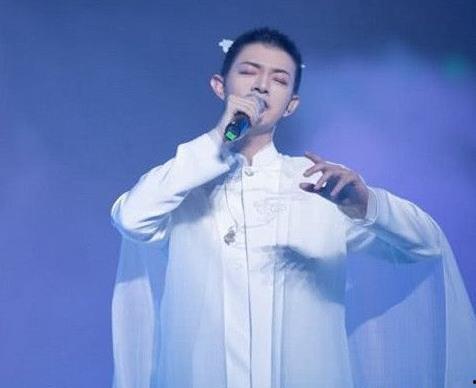 娱乐吃瓜君流量明星恋情,甜蜜互动引粉丝热议